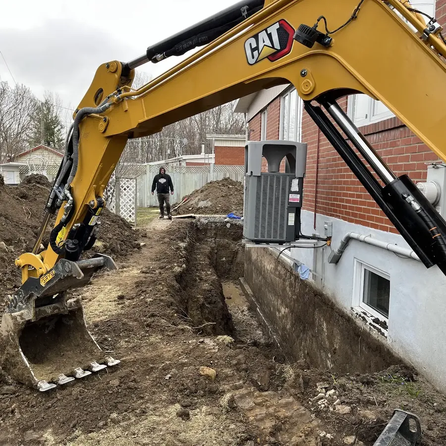 Excavation le long d’une fondation pour un drain français