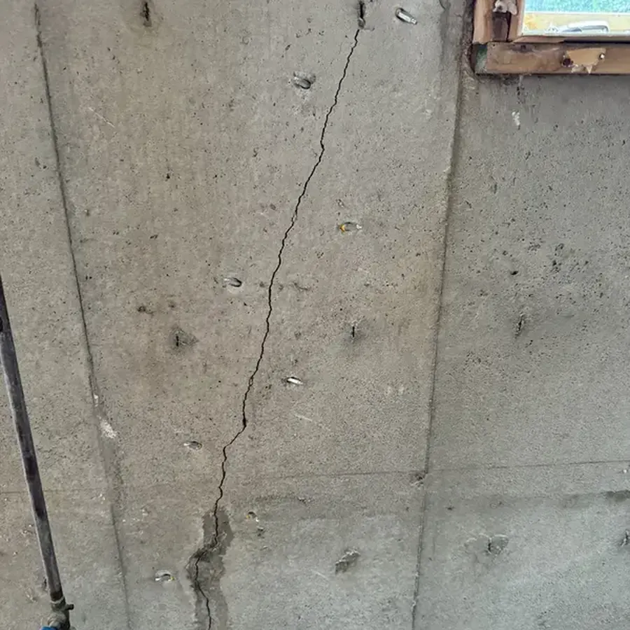 Injecteurs posés le long d’une fissure de fondation