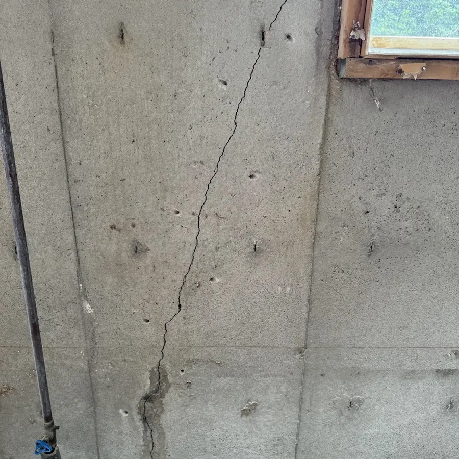 Fissure dans un mur de fondation avant l’injection